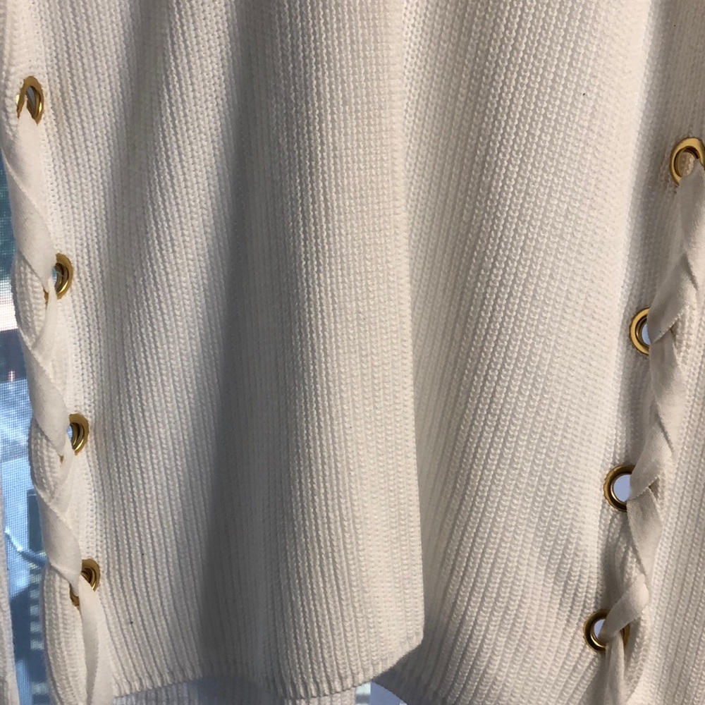 Sweaters - Picture 4 of 4